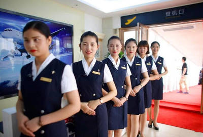 武汉飞机饭店:总投资3500万,服务员空乘毕业,顾客还能体验开飞机