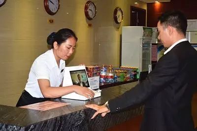 郑州华筵商务酒店岗位技能大赛成功举办 前厅人脸身份证识别实操列入考核